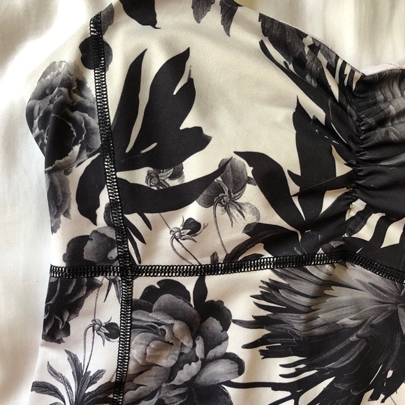 Lululemon aria tank in brisk bloom black/white - Picture 8 of 13